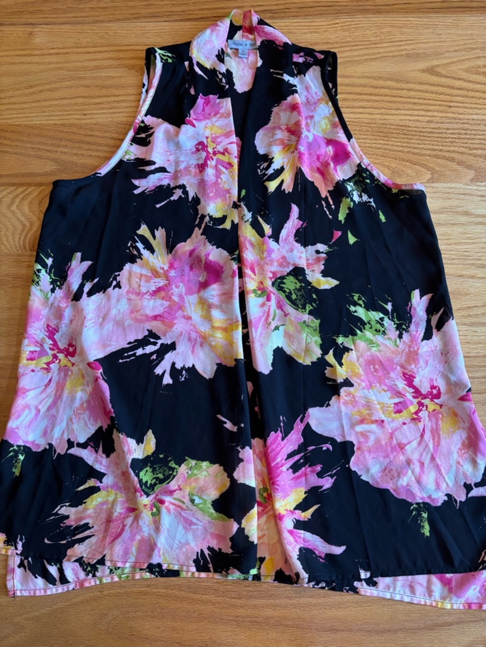 Floral &Ivy Women’s Lightweight Sleeveless Blouse M Vibrant Floral Print Springy